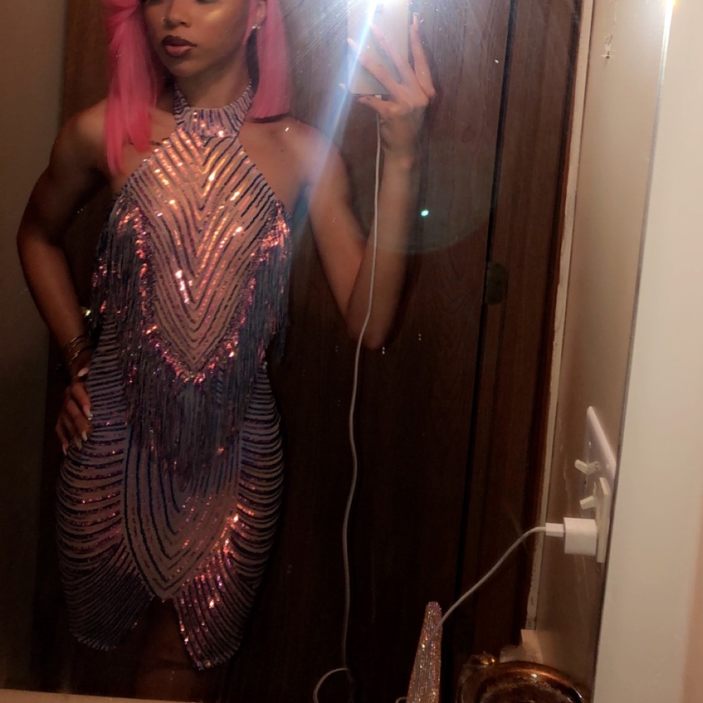 I’m selling this beautifulblue/multi colored dress - Picture 1 of 3